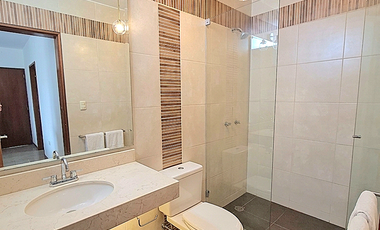 VENDO CASA EN CONDOMINIO CON JARDIN ZONA BATALLONES SURCO
