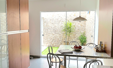 VENDO CASA EN CONDOMINIO CON JARDIN ZONA BATALLONES SURCO