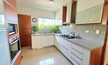 VENDO CASA EN CONDOMINIO CON JARDIN ZONA BATALLONES SURCO