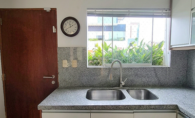 VENDO CASA EN CONDOMINIO CON JARDIN ZONA BATALLONES SURCO