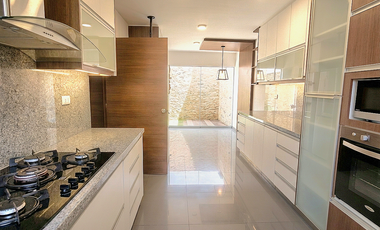 VENDO CASA EN CONDOMINIO CON JARDIN ZONA BATALLONES SURCO