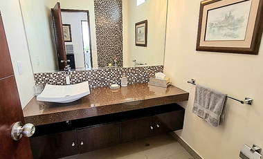 VENDO CASA EN CONDOMINIO CON JARDIN ZONA BATALLONES SURCO
