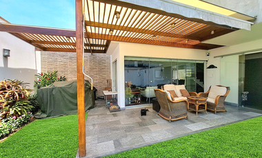 VENDO CASA EN CONDOMINIO CON JARDIN ZONA BATALLONES SURCO