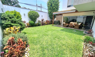 VENDO CASA EN CONDOMINIO CON JARDIN ZONA BATALLONES SURCO
