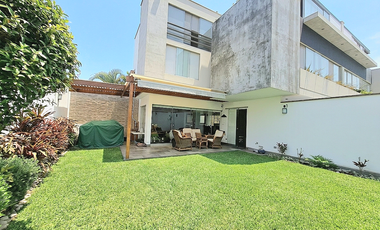 VENDO CASA EN CONDOMINIO CON JARDIN ZONA BATALLONES SURCO