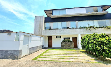VENDO CASA EN CONDOMINIO CON JARDIN ZONA BATALLONES SURCO
