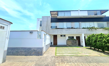 VENDO CASA EN CONDOMINIO CON JARDIN ZONA BATALLONES SURCO