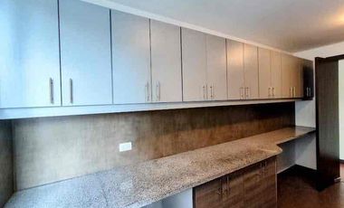 de renta  departamento balcón  3 habitaciones 3 baños 1 parqueadero  gas centralizado guardias gimnasio terraza con BBQ PET friedly