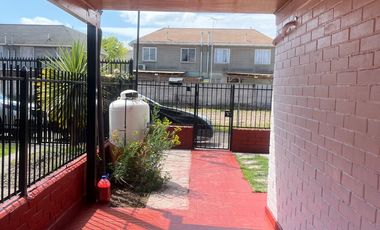 Arriendo casa en villa Las Encinas, Peñaflor