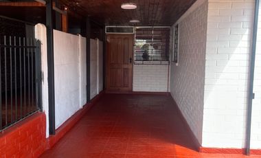 Arriendo casa en villa Las Encinas, Peñaflor