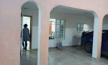 VENTA DE CASA EN CHALCO CENTRO, EN FRENTE DE RESTAURANT LOS COCHINITOS