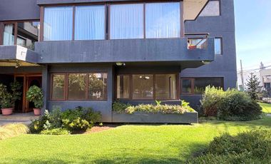 Amplio departamento en primer piso con vista a áreas verdes – Edificio Plaza Torremolinos