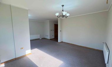 Amplio departamento en primer piso con vista a áreas verdes – Edificio Plaza Torremolinos