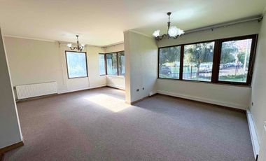 Amplio departamento en primer piso con vista a áreas verdes – Edificio Plaza Torremolinos