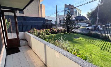 Amplio departamento en primer piso con vista a áreas verdes – Edificio Plaza Torremolinos