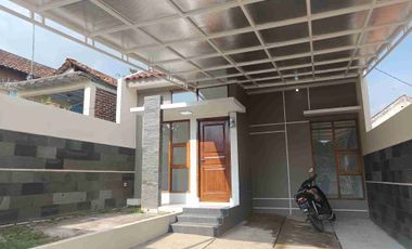 Rumah Carport Luas Pinggir Jalan Dkt Kampus Jatinangor