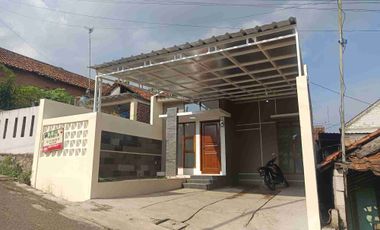 Rumah Carport Luas Pinggir Jalan Dkt Kampus Jatinangor
