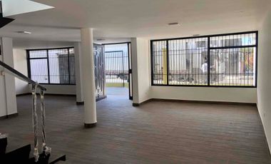 🏡 Casa Comercial en Venta o Renta – Excelente Ubicación en Ibarra