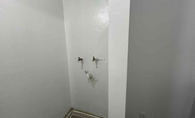 Rento Hermoso Departamento  55 en planta baja Torre C con 8m de balcón. Residencial Enksa.