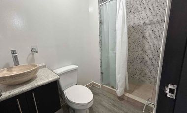 Rento Hermoso Departamento  55 en planta baja Torre C con 8m de balcón. Residencial Enksa.