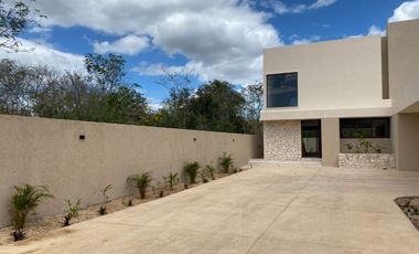Casa Residencial 2 Niveles Privada Provincia Residencial Norte de Merida, Yucatan.