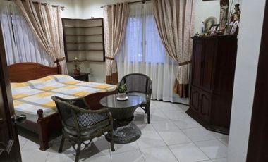 Serene Hillside Residence with Garden Views at Maria Luisa