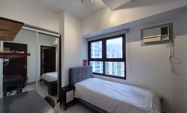 RFO Furnished 70 sqm 2BR Loft Unit FOR LEASE / RENT at The Fort Residences BGC Taguig