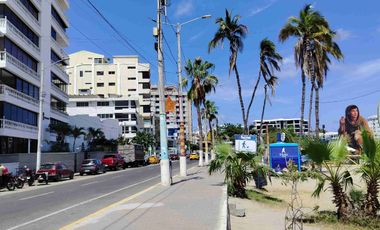 En venta departamento con garaje a una cuadra del malecón Salinas Ecuador