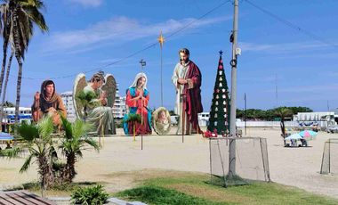 En venta departamento con garaje a una cuadra del malecón Salinas Ecuador