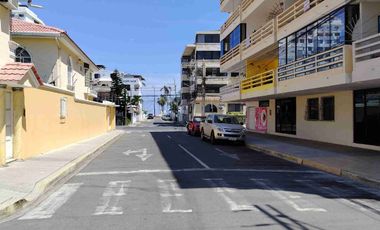 En venta departamento con garaje a una cuadra del malecón Salinas Ecuador