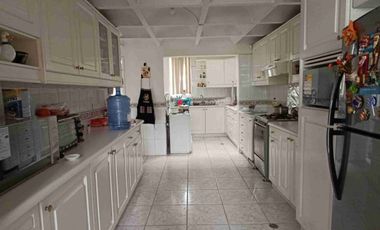 PLAZA ARGENTINA VENDO CASA GRANDE TUNELES GUAYASAMÍN