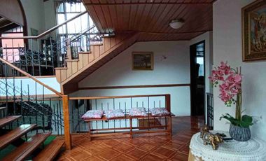 PLAZA ARGENTINA VENDO CASA GRANDE TUNELES GUAYASAMÍN