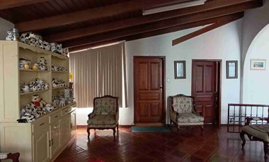 PLAZA ARGENTINA VENDO CASA GRANDE TUNELES GUAYASAMÍN