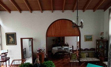 PLAZA ARGENTINA VENDO CASA GRANDE TUNELES GUAYASAMÍN