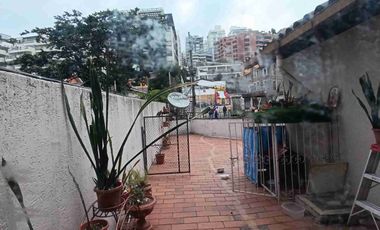 PLAZA ARGENTINA VENDO CASA GRANDE TUNELES GUAYASAMÍN