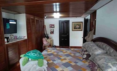 PLAZA ARGENTINA VENDO CASA GRANDE TUNELES GUAYASAMÍN