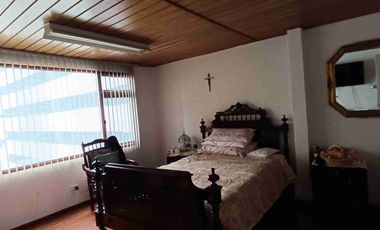 PLAZA ARGENTINA VENDO CASA GRANDE TUNELES GUAYASAMÍN