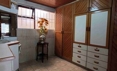 PLAZA ARGENTINA VENDO CASA GRANDE TUNELES GUAYASAMÍN