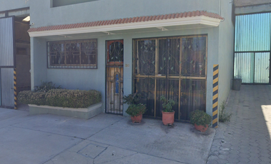 CASA CON BODEGA EN VENTA EN LIBRES: Oportunidad en Barrio de Guadalupe, a Pasos de la Carretera Federal Puebla-Nautla y el Centro
