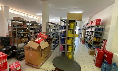 Se renta local comercial dos niveles construidos sobre avenida principal