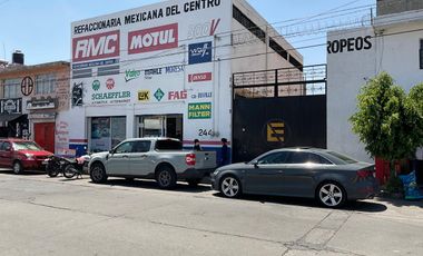 Se renta local comercial dos niveles construidos sobre avenida principal