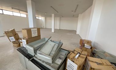 Se renta local comercial dos niveles construidos sobre avenida principal