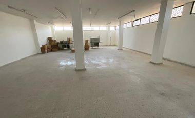 Se renta local comercial dos niveles construidos sobre avenida principal