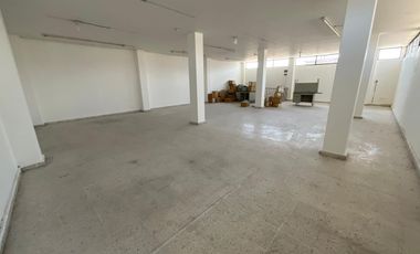 Se renta local comercial dos niveles construidos sobre avenida principal