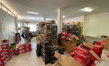 Se renta local comercial dos niveles construidos sobre avenida principal