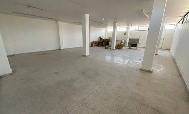Se renta local comercial dos niveles construidos sobre avenida principal