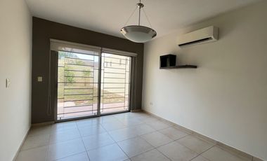 Casa en renta. Fracc. Puerta Magna, Zona Country, Villahermosa. Tabasco.