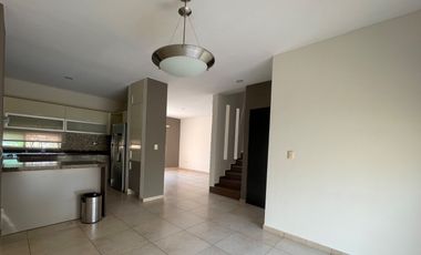 Casa en renta. Fracc. Puerta Magna, Zona Country, Villahermosa. Tabasco.