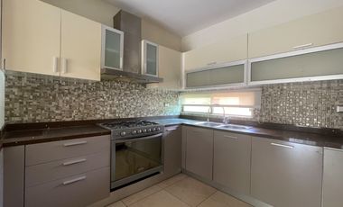 Casa en renta. Fracc. Puerta Magna, Zona Country, Villahermosa. Tabasco.