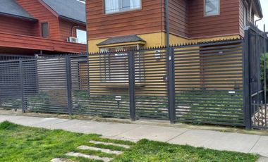ARRIENDO O VENDO EXCELENTE CASA INDEPENDIENTE EN SECTOR LAS RASTRAS, MUY CERCANA A UNIVERSIDAD CATOLICA, MALL PLAZA MAULE